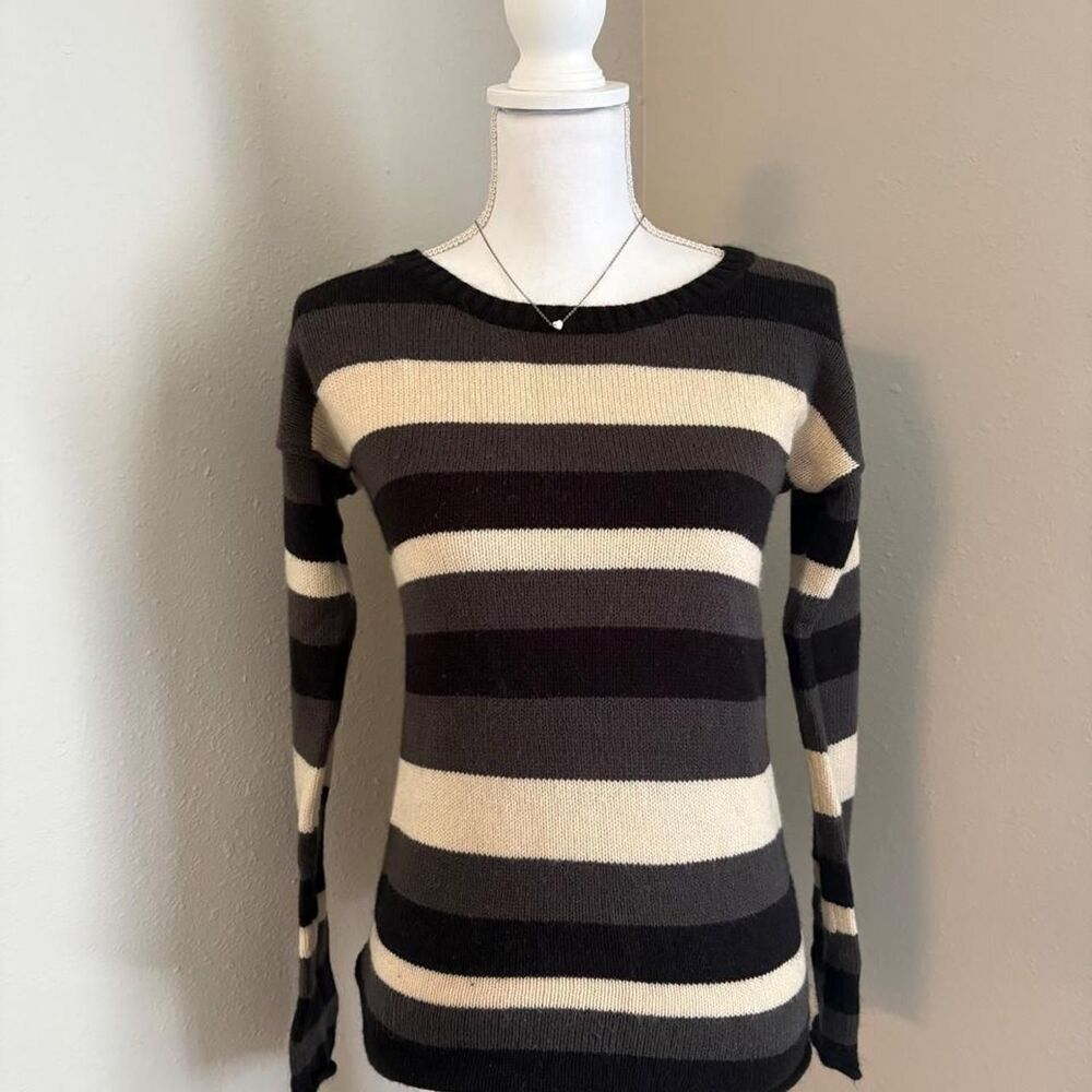 grunge gap sweater